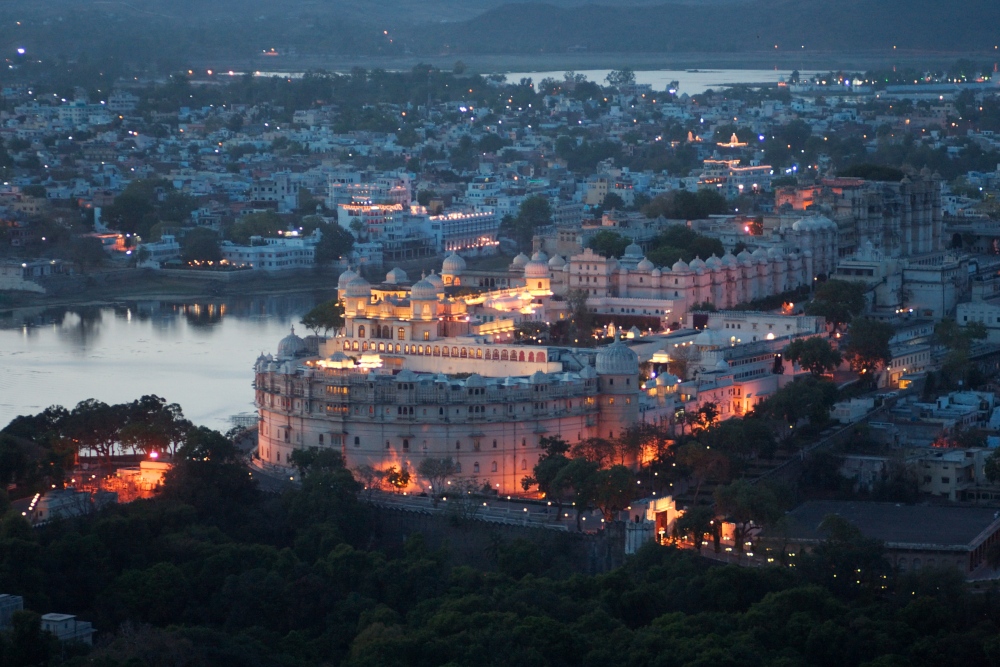 city palace udaipur evening view