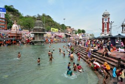 dip-at-har-ki-pauri-haridwar