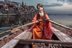 india-varanasi-sadhu