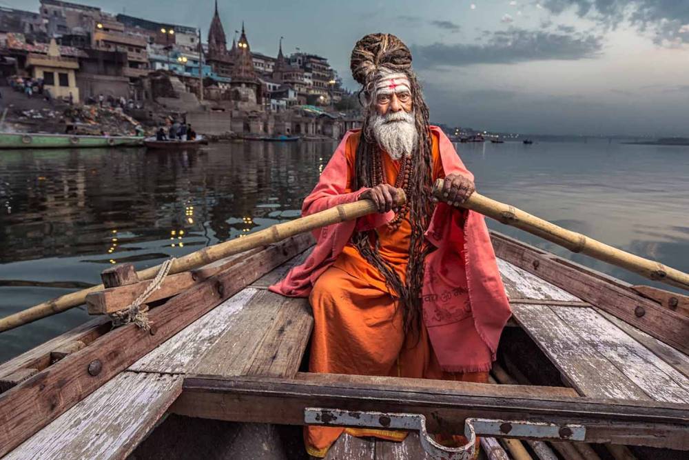 india-varanasi-sadhu