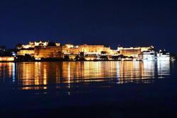 lake palace udaipur at night