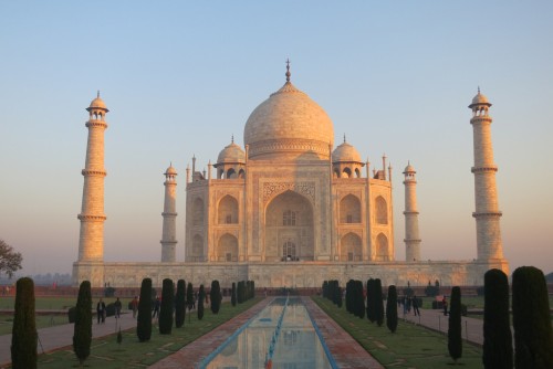 taj mahal early morning